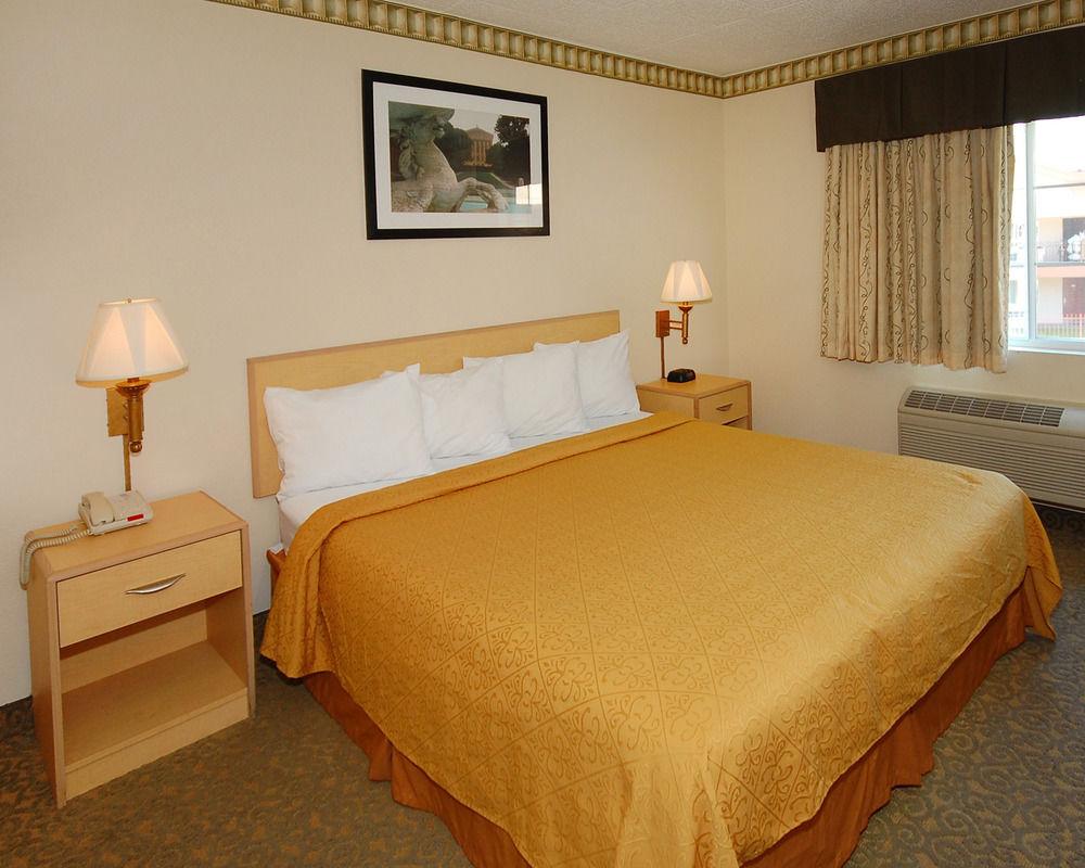 Super 8 By Wyndham Gloucester Gloucester City Chambre photo