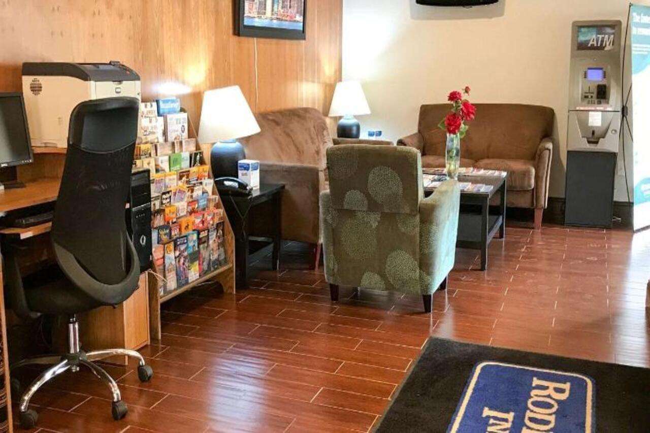 Super 8 By Wyndham Gloucester Gloucester City Extérieur photo