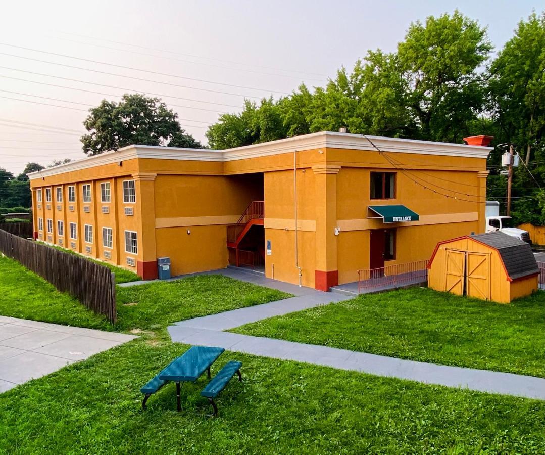 Super 8 By Wyndham Gloucester Gloucester City Extérieur photo