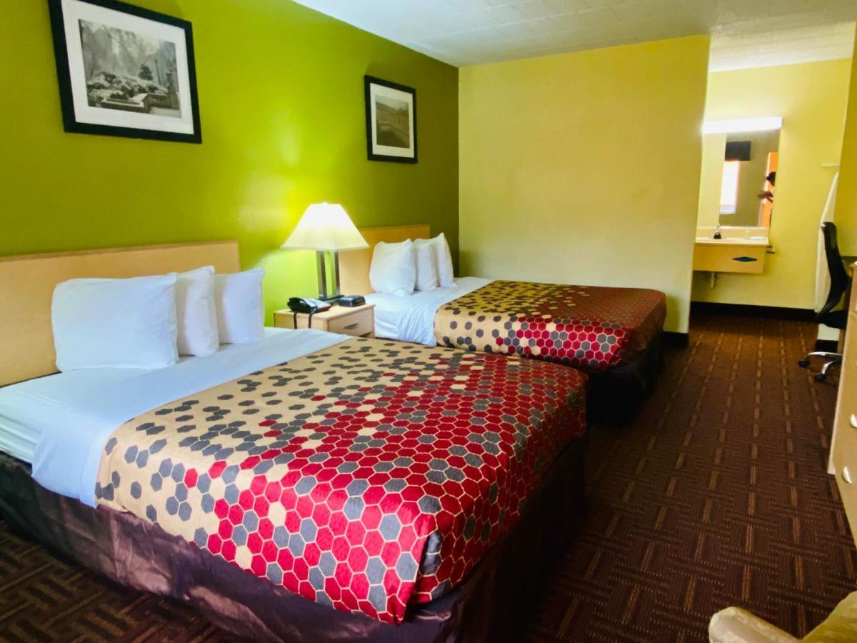 Super 8 By Wyndham Gloucester Gloucester City Extérieur photo