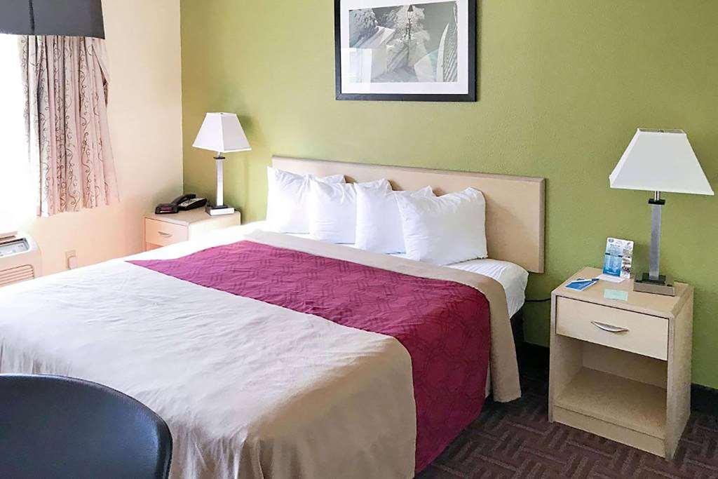 Super 8 By Wyndham Gloucester Gloucester City Chambre photo
