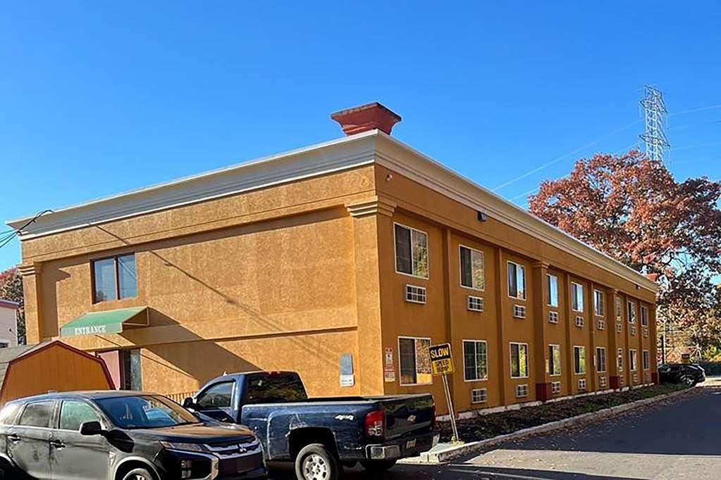 Super 8 By Wyndham Gloucester Gloucester City Extérieur photo