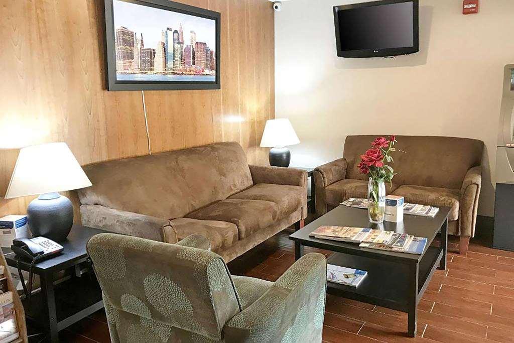 Super 8 By Wyndham Gloucester Gloucester City Intérieur photo