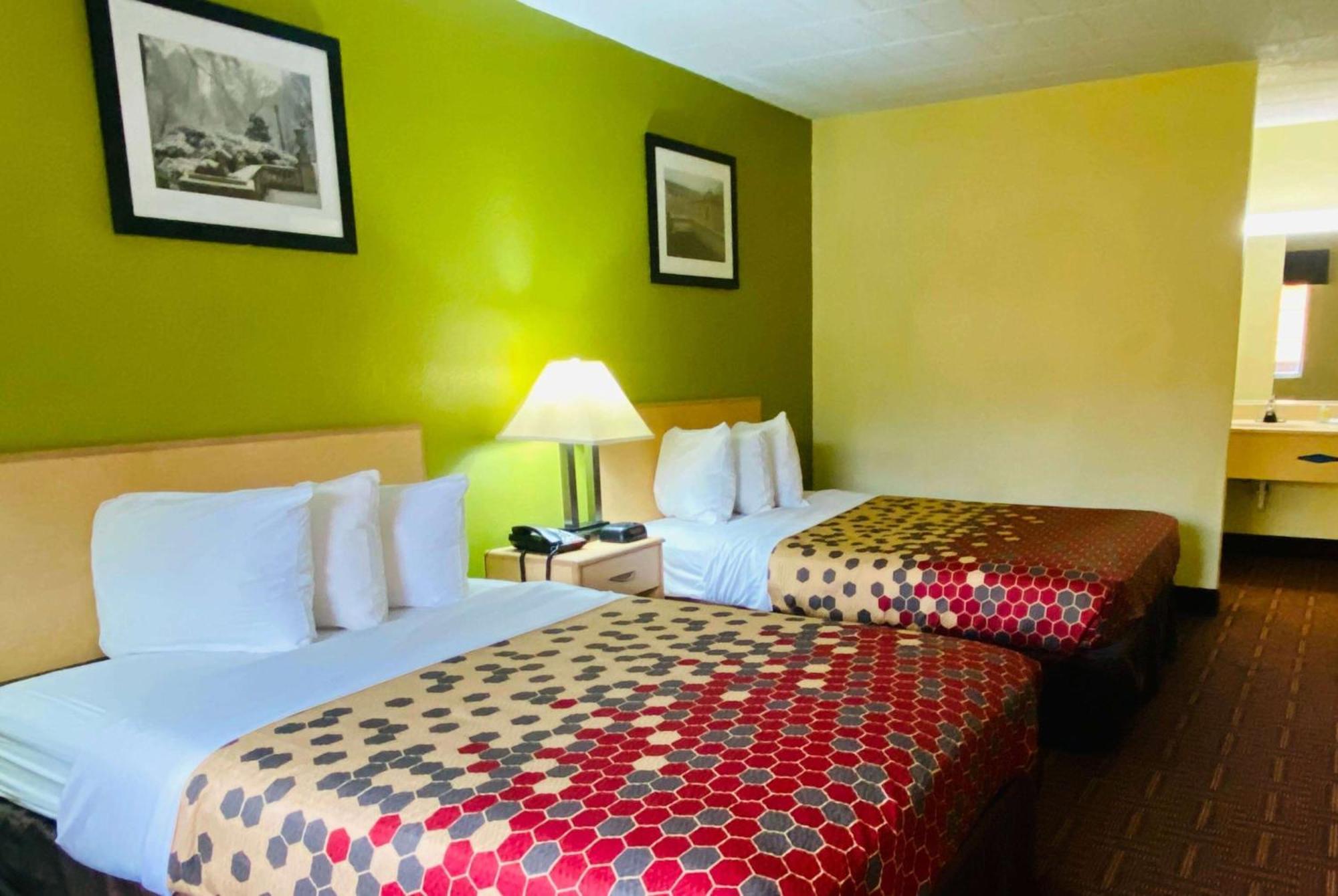 Super 8 By Wyndham Gloucester Gloucester City Extérieur photo