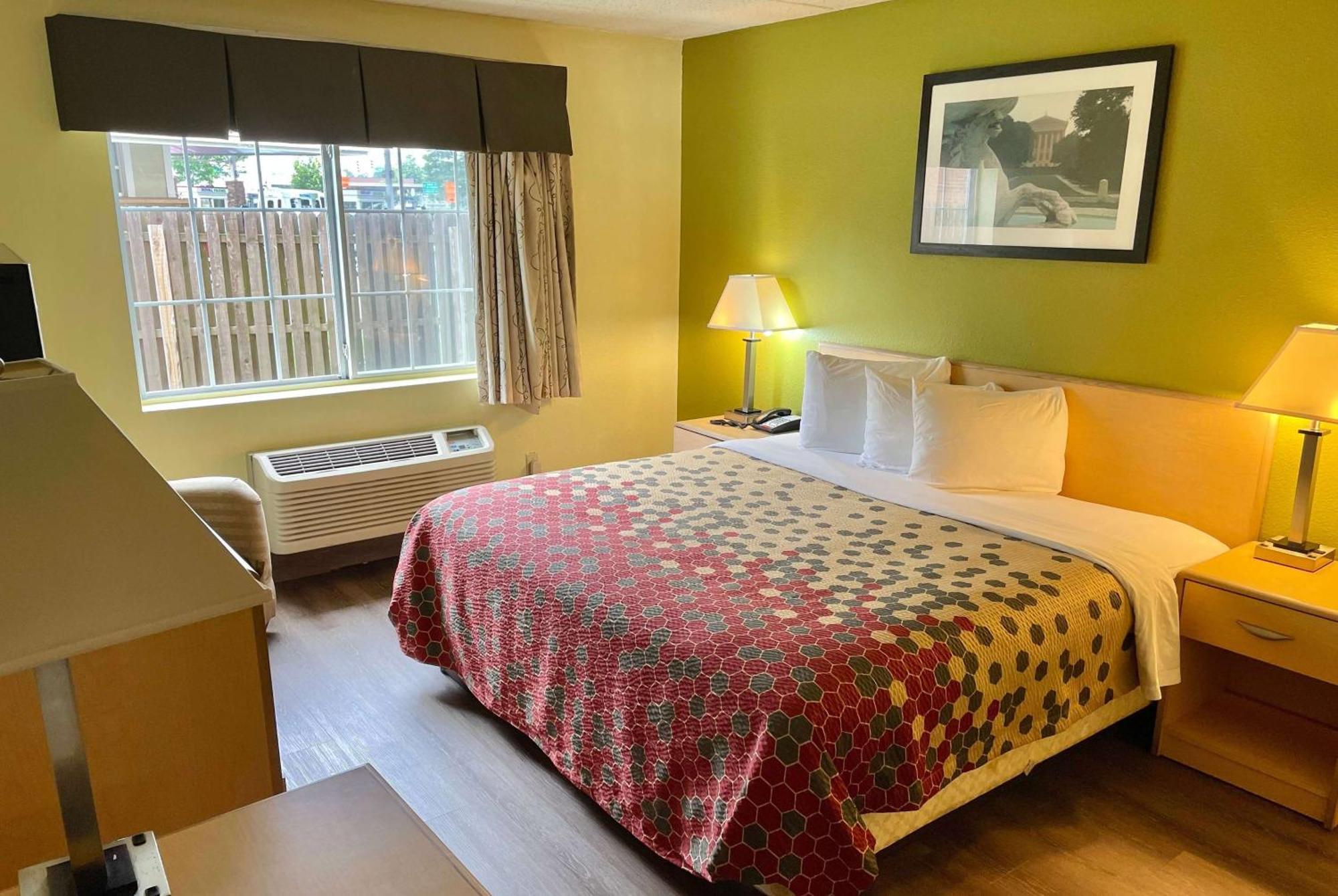 Super 8 By Wyndham Gloucester Gloucester City Extérieur photo
