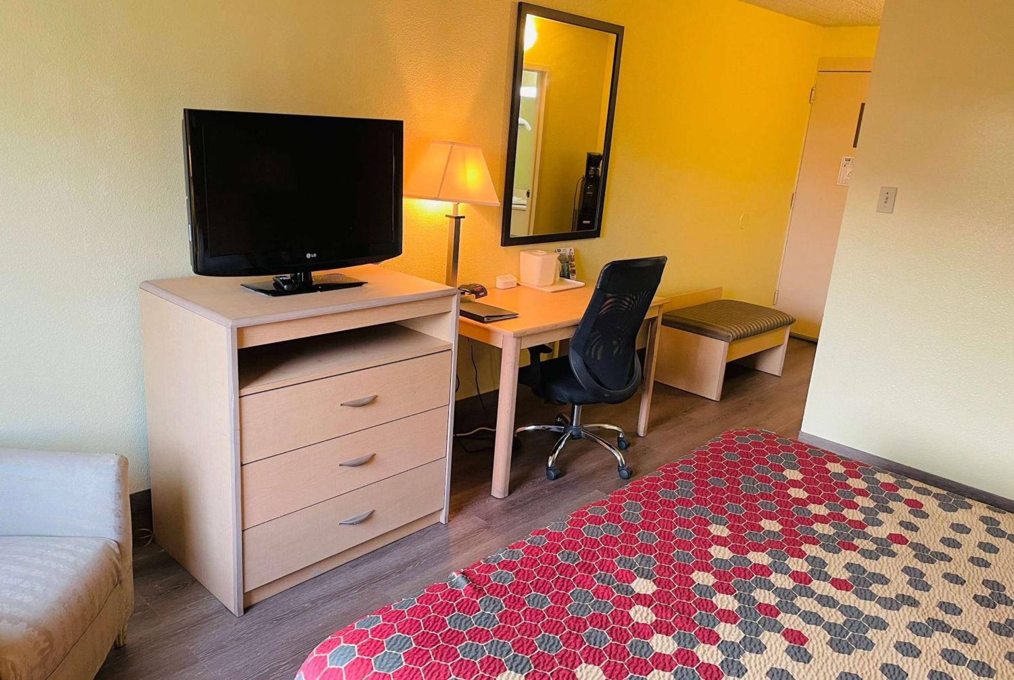 Super 8 By Wyndham Gloucester Gloucester City Extérieur photo