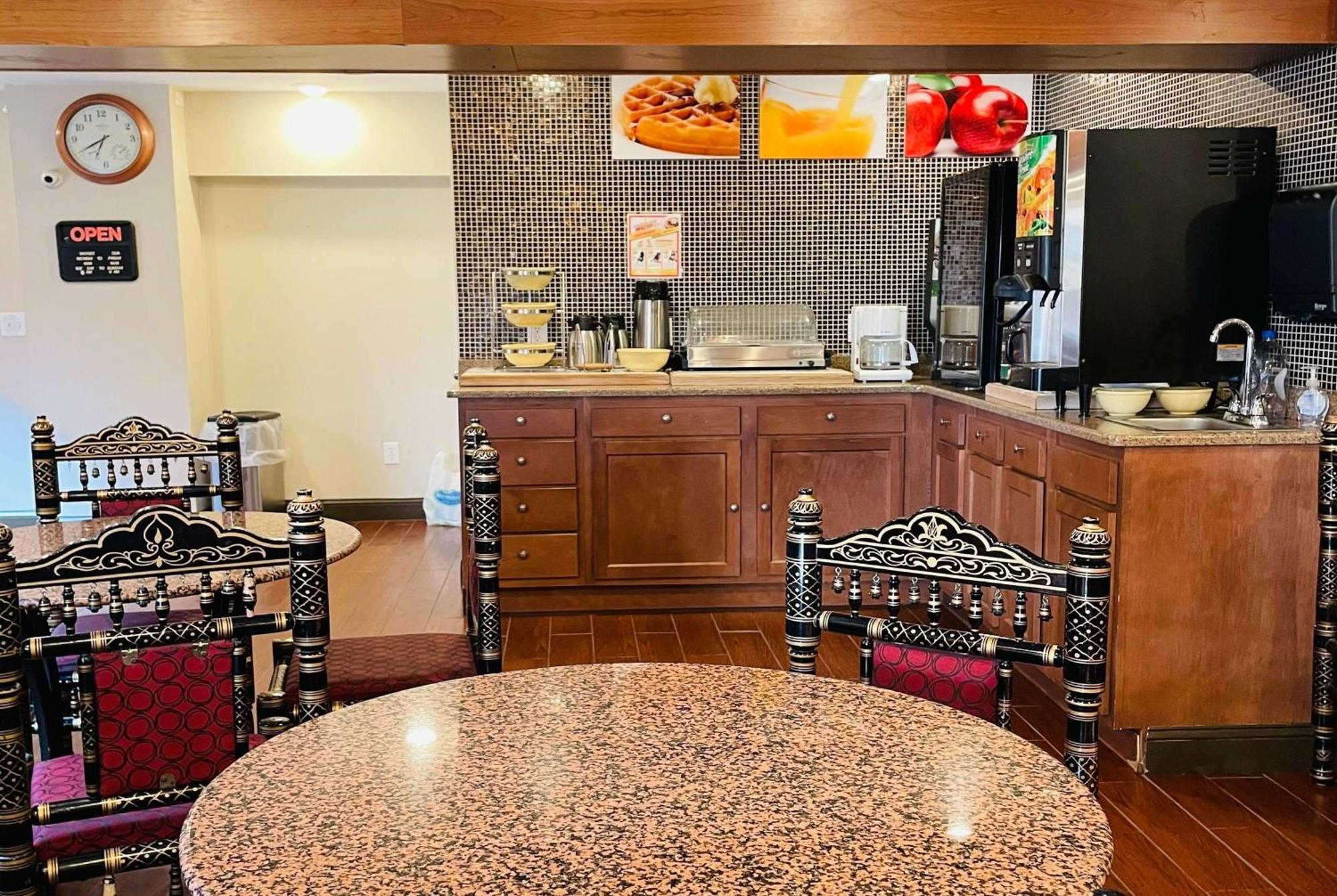 Super 8 By Wyndham Gloucester Gloucester City Extérieur photo