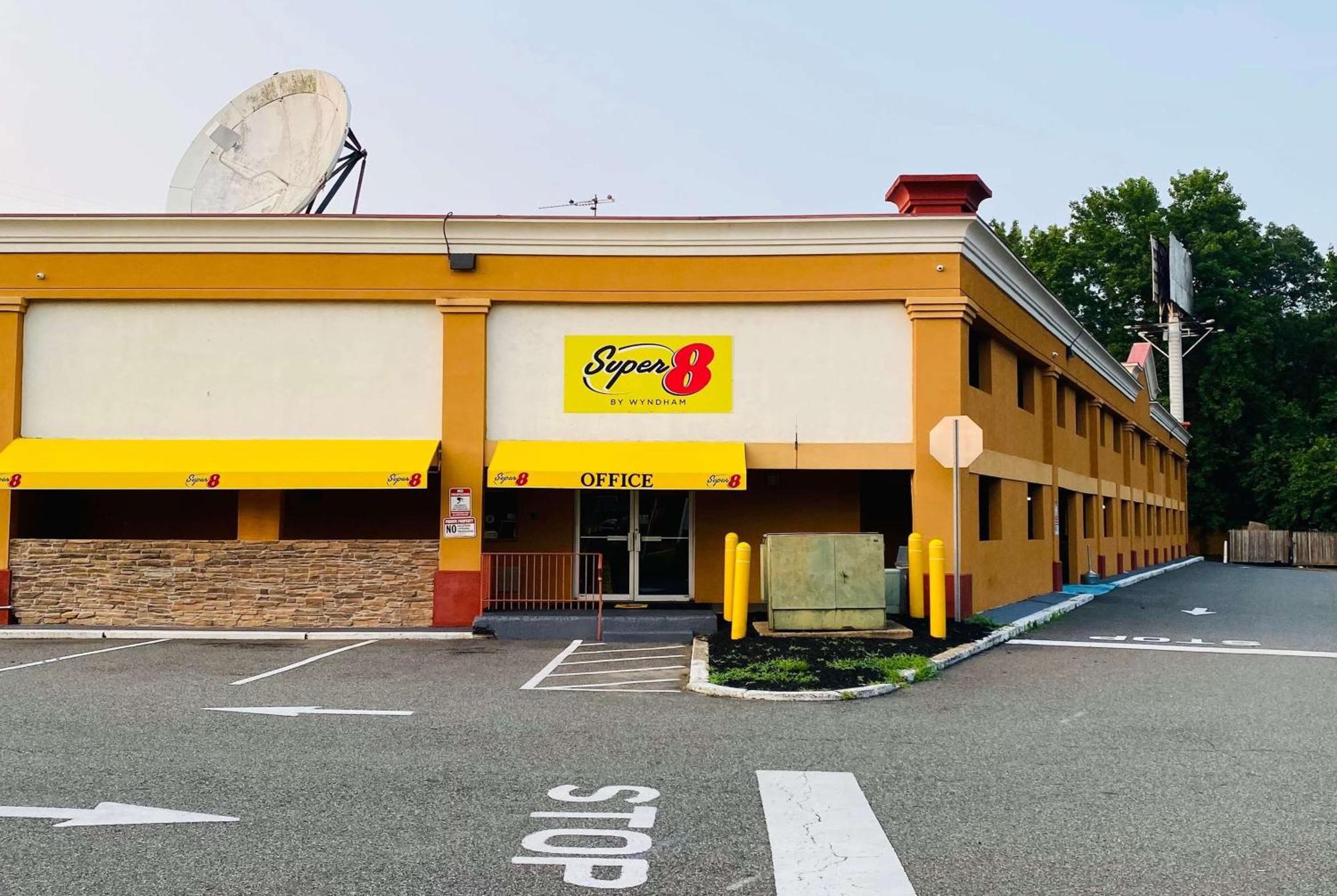 Super 8 By Wyndham Gloucester Gloucester City Extérieur photo