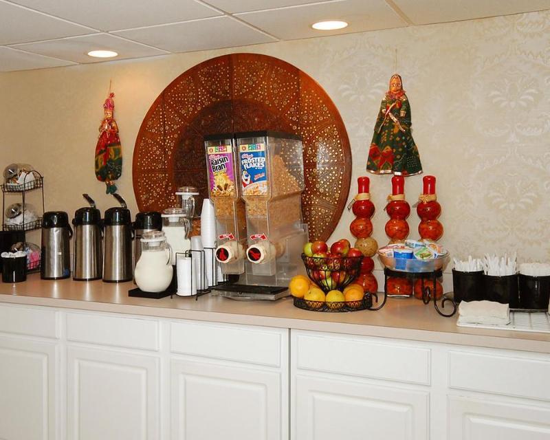 Super 8 By Wyndham Gloucester Gloucester City Extérieur photo