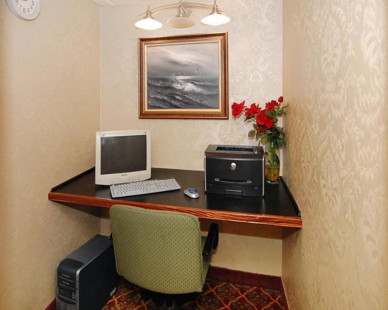Super 8 By Wyndham Gloucester Gloucester City Extérieur photo
