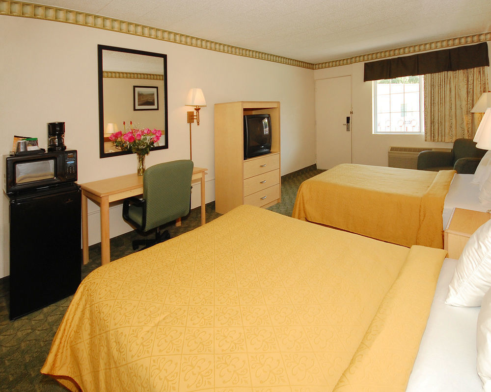 Super 8 By Wyndham Gloucester Gloucester City Extérieur photo