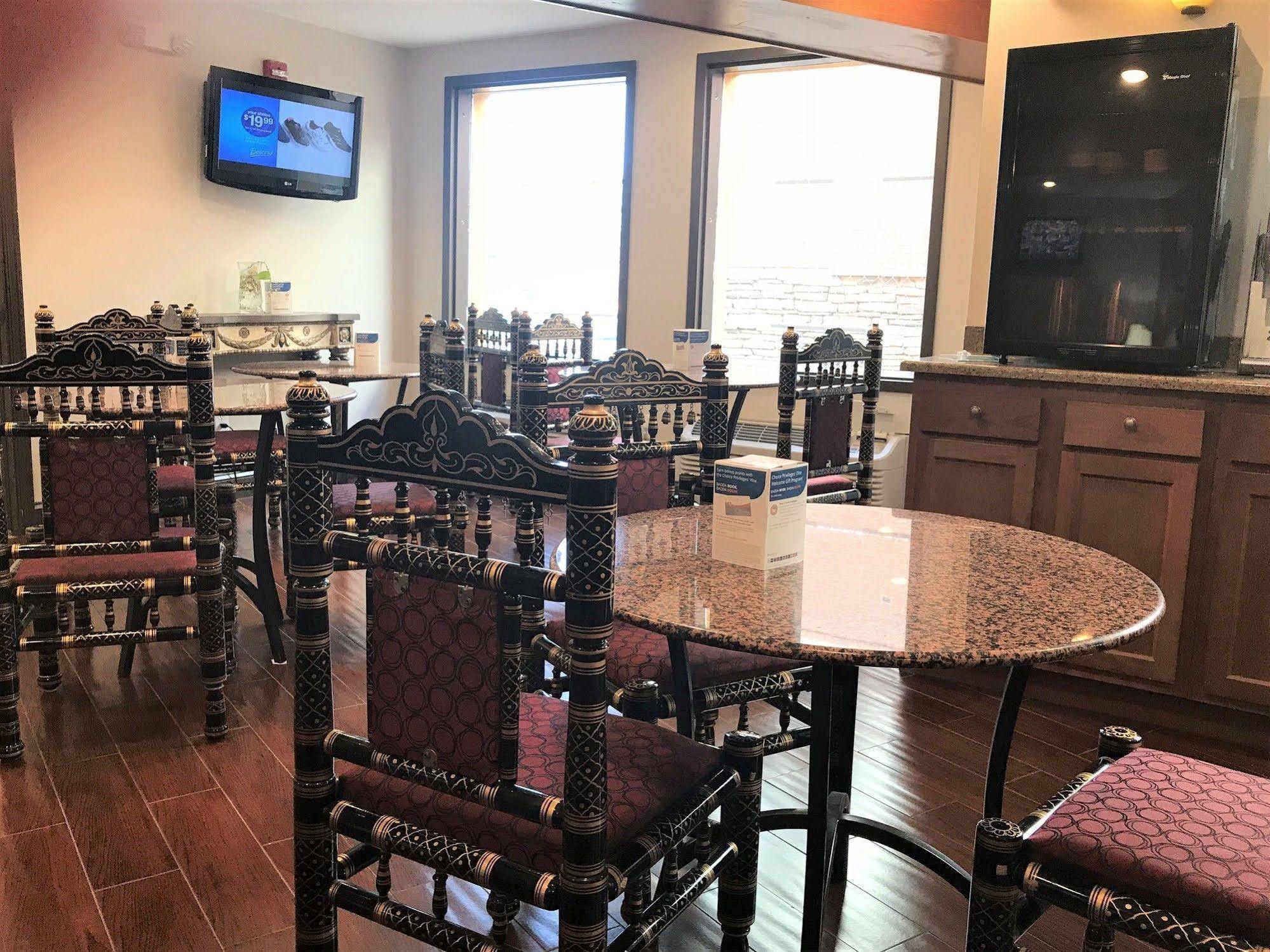 Super 8 By Wyndham Gloucester Gloucester City Extérieur photo