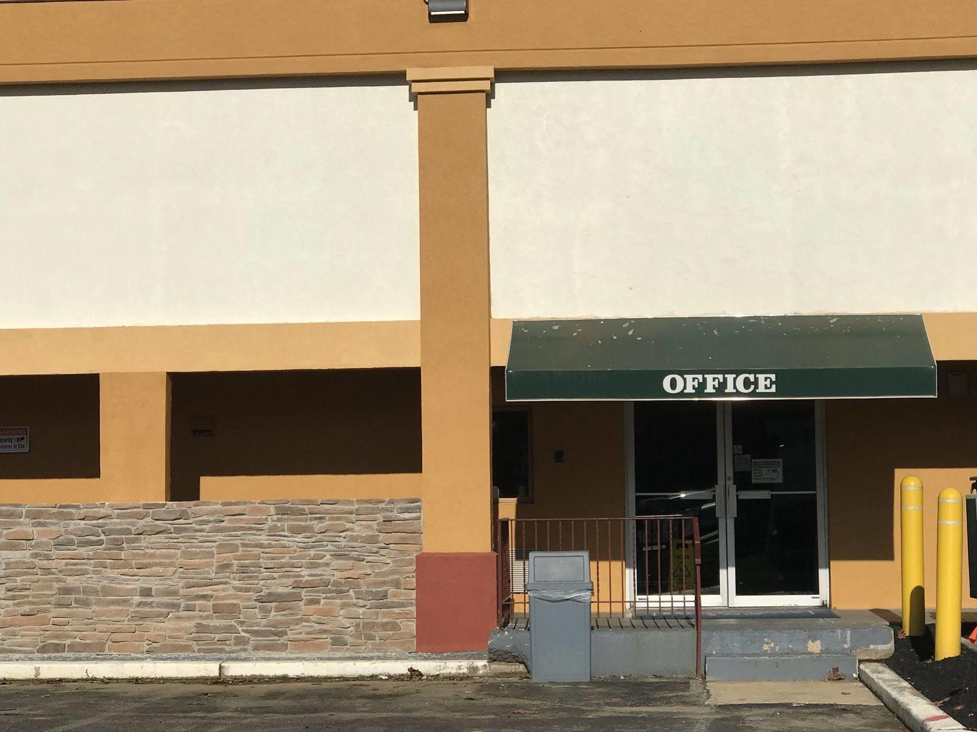Super 8 By Wyndham Gloucester Gloucester City Extérieur photo